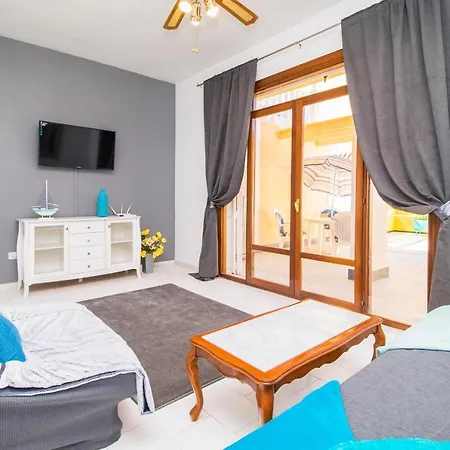 Holiday home House With Tennis Court,sports And Playground *